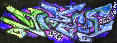 Parlak sprey şeritli ve güzel renklerde grafiti resimlerinin renkli arka planı. Eski moda sokak sanatı sprey boya kutularından yapılmış. Çağdaş gençlik kültürü arka planı