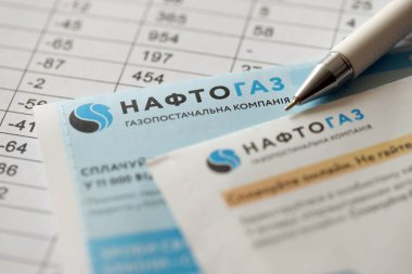 KYIV, UKRAINE - 7 Temmuz 2023: Ukrayna hrivnias paralı Naftogaz fatura belgesi