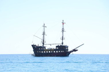 ANTALYA, TURKEY - 15 Mayıs 2021 Gezintisi Kemer Korsan Tekne Tur Canavarı Türk Akdeniz 'inde