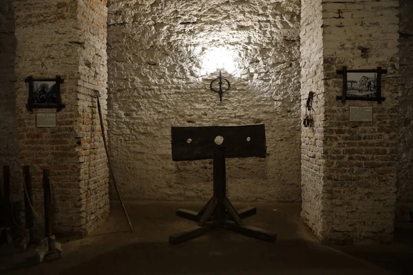 イギリスのRivne September 2023 地下セラーのドゥブノの古代城の領土での拷問の博物館 — ストック写真
