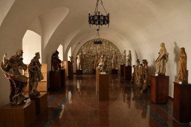 TERNOPIL, UKRAINE - 23 AĞUSTOS 2023 Zbarazh Kalesi 'nin içinde, Ukrayna' nın Zbarazh kasabasında güçlendirilmiş savunma kalesi