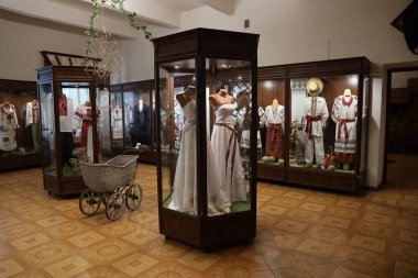 RIVNE, UKRAINE - 16 Eylül 2023 Dubno, Rivne bölgesindeki Ostrozkyi Kalesi üzerindeki Ukrayna Tarihi Müzesi