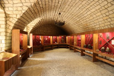 TERNOPIL, UKRAINE - 23 AĞUSTOS 2023 Zbarazh Kalesi 'nin içinde, Ukrayna' nın Zbarazh kasabasında güçlendirilmiş savunma kalesi