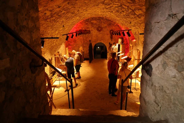 テルノピル イギリスRaine August 2023 ザバラ州古代城の領土での拷問の博物館 — ストック写真