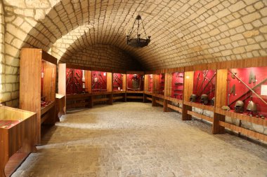 TERNOPIL, UKRAINE - 23 AĞUSTOS 2023 Zbarazh Kalesi 'nin içinde, Ukrayna' nın Zbarazh kasabasında güçlendirilmiş savunma kalesi