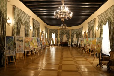 TERNOPİL, UKRAINE - 23 Ağustos 2023 Ukrayna 'daki Zbarazh Kalesi' nin iç kısımlarından biri, Zbarazh kasabasındaki güçlendirilmiş savunma kalesi.