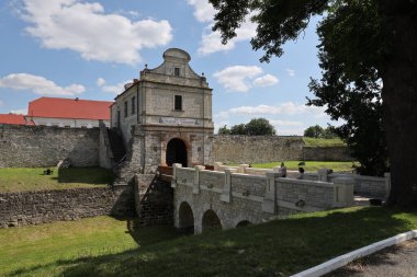 TERNOPIL, UKRAINE - 23 AĞUSTOS 2023 Zbarazh, Ternopil Bölgesi, Batı Ukrayna Kalesi Polonya-Litvanya Cumhuriyeti döneminde inşa edildi