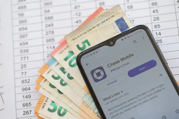 stock image TERNOPIL, UKRAINE - AUGUST 3, 2023 Chase mobile application on screen on modern smartphone and many bills of european euro currency