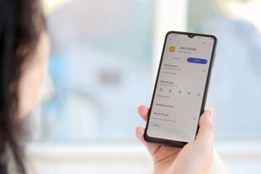 TERNOPIL, UKRAINE - 3 AĞUSTOS 2023 Alior uygulaması modern akıllı telefondaki ekranda. Meşhur Polonya bankasının resmi uygulaması