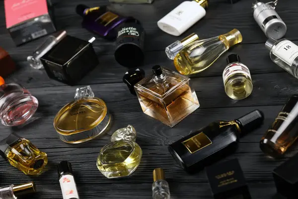 Kharkiv Ukraine Janvier 2021 Nombreux Flacons Parfum Différentes Marques Célèbres — Photo