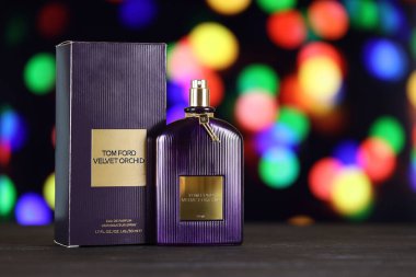 KHARKIV, UKRAINE - Tom Ford tarafından 2005 yılında kurulan lüks bir moda evi olan Kadife Orkide Şişe Parfümü 2, 2021