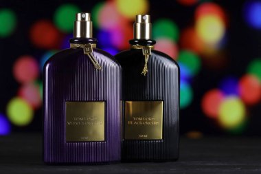 KHARKIV, UKRAINE - Tom Ford tarafından 2005 yılında kurulan lüks bir moda evi olan Kadife ve Siyah Orkide Şişe Parfüm 2, 2021