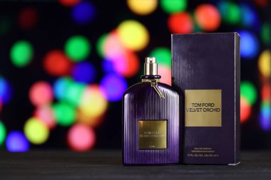 KHARKIV, UKRAINE - Tom Ford tarafından 2005 yılında kurulan lüks bir moda evi olan Kadife Orkide Şişe Parfümü 2, 2021