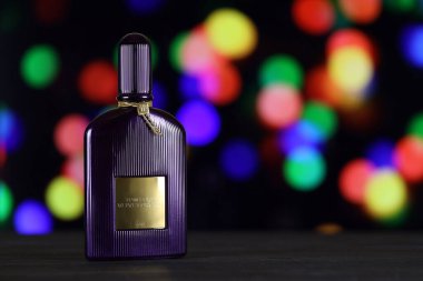 KHARKIV, UKRAINE - Tom Ford tarafından 2005 yılında kurulan lüks bir moda evi olan Kadife Orkide Şişe Parfümü 2, 2021