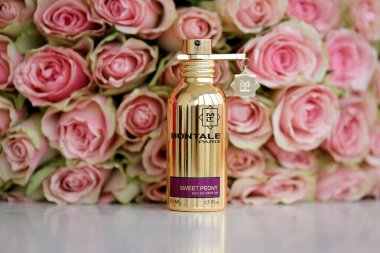 KHARKIV, UKRAINE - Pierre Montale tarafından 2003 yılından beri kurulan bir Fransız markası olan Montale 'nin Tatlı Şakayık Şişe 2, 2021