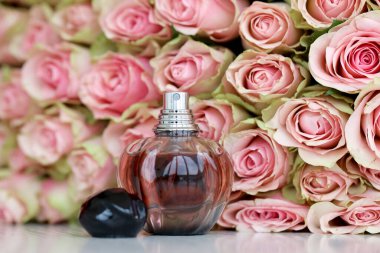 KHARKIV, UKRAINE - 2 Ocak 2021 Dior tarafından geliştirilen bir Fransız çok uluslu lüks moda evi olan Poison Girl parfümü