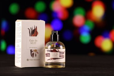 KHARKIV, UKRAINE - JANUARY 2, 2021 Cuir de Nuit parfümü, Yves Rocher, Fransız bir cilt bakımı, kozmetik ve parfüm şirketi, 1965 yılında kuruldu.