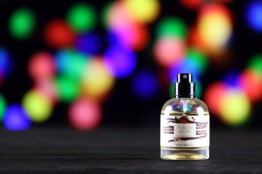 KHARKIV, UKRAINE - JANUARY 2, 2021 Cuir de Nuit parfümü, Yves Rocher, Fransız bir cilt bakımı, kozmetik ve parfüm şirketi, 1965 yılında kuruldu.