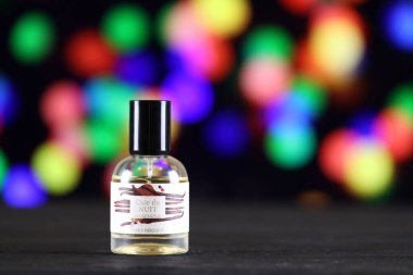 KHARKIV, UKRAINE - JANUARY 2, 2021 Cuir de Nuit parfümü, Yves Rocher, Fransız bir cilt bakımı, kozmetik ve parfüm şirketi, 1965 yılında kuruldu.