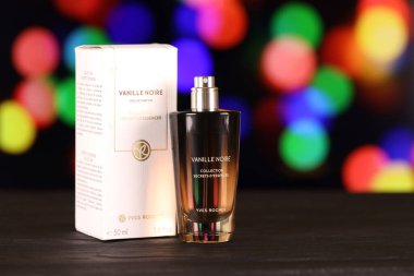 KHARKIV, UKRAINE - 2 Ocak 2021 Vanille Noire parfümü, Yves Rocher, Fransız bir cilt bakımı, kozmetik ve parfüm şirketi, 1965 yılında kuruldu.