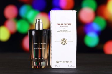 KHARKIV, UKRAINE - 2 Ocak 2021 Vanille Noire parfümü, Yves Rocher, Fransız bir cilt bakımı, kozmetik ve parfüm şirketi, 1965 yılında kuruldu.
