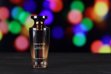 KHARKIV, UKRAINE - 2 Ocak 2021 Vanille Noire parfümü, Yves Rocher, Fransız bir cilt bakımı, kozmetik ve parfüm şirketi, 1965 yılında kuruldu.