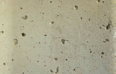 Koyu gri beton doku, sert beton taş duvar, eski ve kirli bina duvarının yüzey çakılları. Soyut şehir arkaplanı