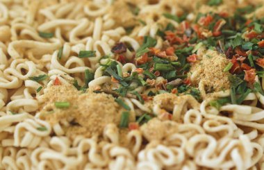 Arka plan için geleneksel Asya hazır erişte dokusu. Japon kuru yiyeceği
