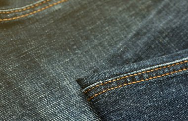 Koyu mavi kot kumaşın detaylı soyut dokusu. Eski kullanılmış kot pantolon kumaşının arkaplan resmi