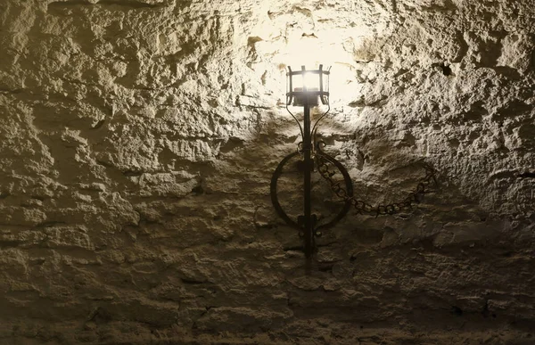 Подсвеченный Факел Средневекового Замка Висящий Каменной Стене Старинные Предметы Фон — стоковое фото