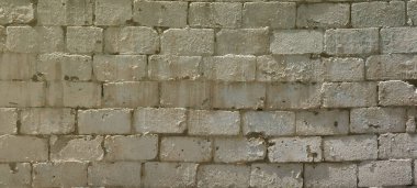 Parlak güneş ışığı altında kabartma taş tuğla duvar dokusu