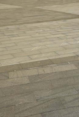 Parlak güneş ışığı altında platformlar Meydanı çeşitli fayans parke granit doku şeklinde