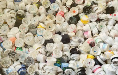 Bir desen çok kullanılan ve sprey boya ile sprey kutular başlıklarından kirli. Arka plan doku duvar grafiti çizim sokak sanatı