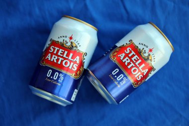 KYIV, UKRAINE - 4 Mayıs 2023: Bir Belçika bira fabrikası tarafından üretilen alkolsüz ve düşük kalorili Stella Artois birası