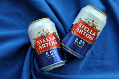 KYIV, UKRAINE - 4 Mayıs 2023: Bir Belçika bira fabrikası tarafından üretilen alkolsüz ve düşük kalorili Stella Artois birası