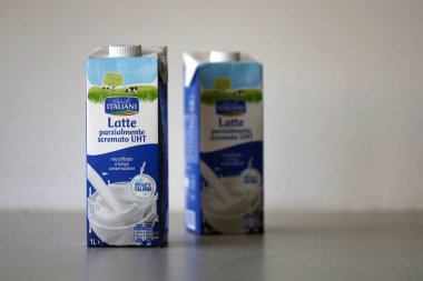 KYIV, UKRAINE - 4 Mayıs 2023: Pascoli Italiani paket latte tetra sütü