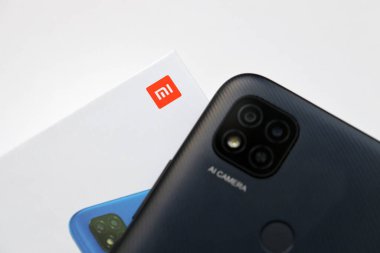 KYIV, UKRAINE - 4 Mayıs 2023: Xiaomi Redmi 9c Modern Akıllı Telefon