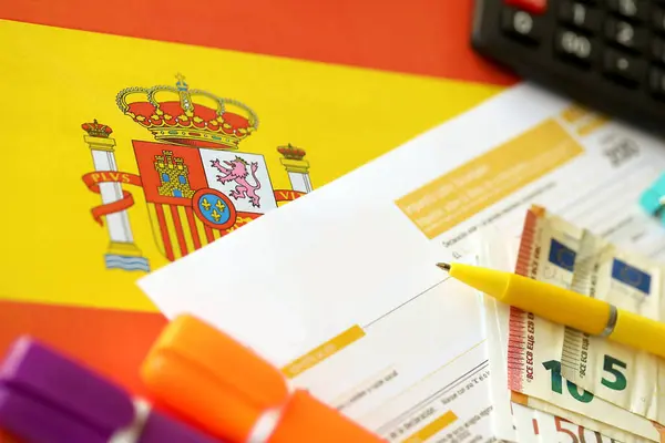 Malli 200 Espanjan Yhtiöverolomake Rajoitetusti Verovelvolliselle Espanjan Lipun Alla Lähellä — kuvapankkivalokuva