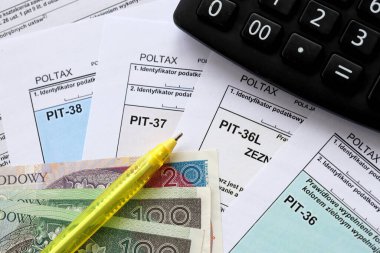 Kalem ve hesap makinesiyle muhasebe masasında kazanılan gelir veya zarar, PIT-36, PIT-36L, PIT-37 ve PIT-38 vergi formlarının beyanı