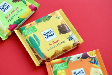 TERNOPİL, UKRAINE - 7 Temmuz 2023 Ritter Spor Çikolatalı Kekler