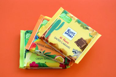 TERNOPİL, UKRAINE - 7 Temmuz 2023 Ritter Spor Çikolatalı Kekler