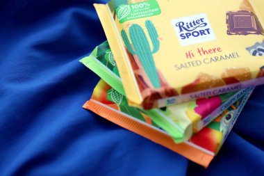 TERNOPİL, UKRAINE - 7 Temmuz 2023 Ritter Spor Çikolatalı Kekler