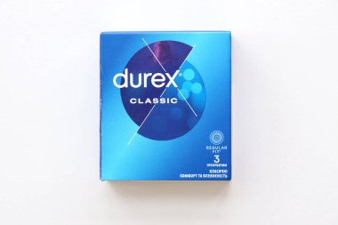 KYIV, UKRAINE - 27 Kasım 2023 Durex mavi prezervatifler.