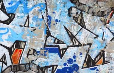 Duvarında parlak aerosol çizgileri olan grafiti resimlerinin renkli arka planı. Eski moda sokak sanatı sprey boya kutularından yapılmış. Çağdaş gençlik kültürü arka planı