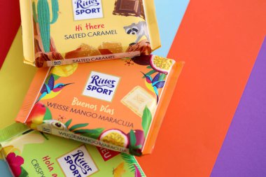 TERNOPİL, UKRAINE - 7 Temmuz 2023 Ritter Spor Çikolatalı Kekler