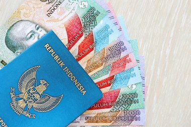 Endonezya pasaportu ve pek çok Endonezya rupia para birimi faturası kapanıyor.