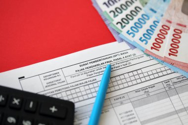 Son gelir vergisi dönemi için Endonezya vergi formu bildirim mektubu SPT 'nin muhasebeci masasındaki 4. paragraf 2