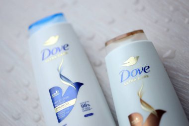 KYIV, UKRAINE - 27 Şubat 2024 Dove Prodüksiyonu, günümüzde Unilever 'a ait olan ve 80' den fazla ülkede satılan bir kişisel bakım markası.