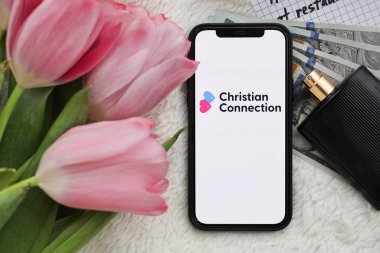 KYIV, UKRAINE - 23 Şubat 2024 Ünlü çöpçatanlık sitesi veya iPhone ekranındaki uygulamanın Hıristiyan Bağlantısı logosu