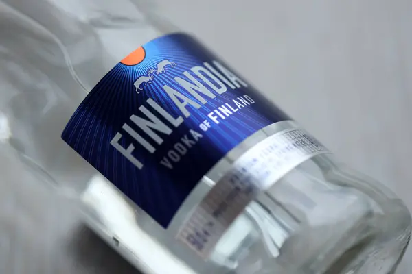 Kyiv Ukrajna 2024 Február Egy Palack Híres Finnországi Vodka Alkohol — Stock Fotó